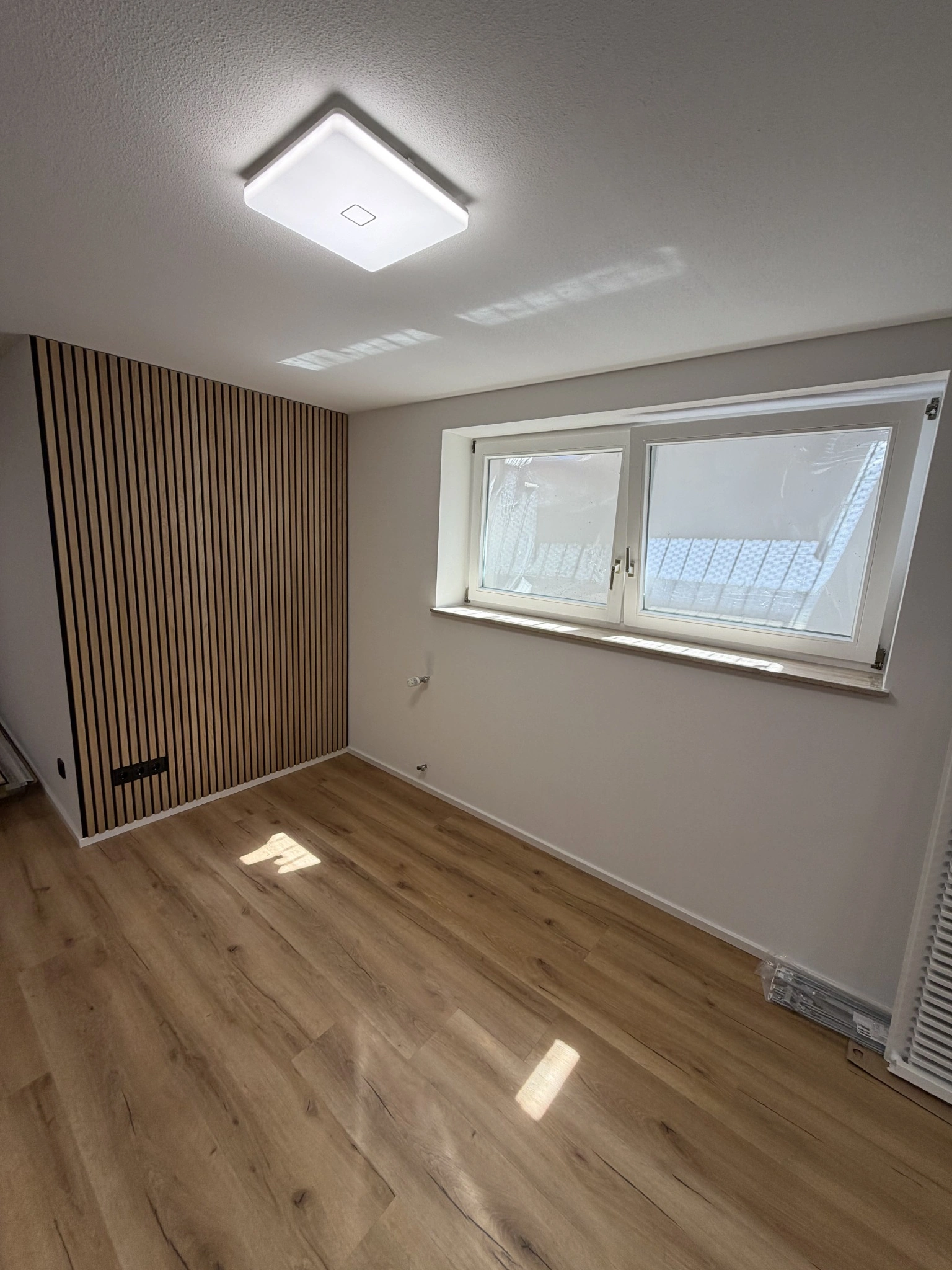Innenraum mit Wandlamellen
